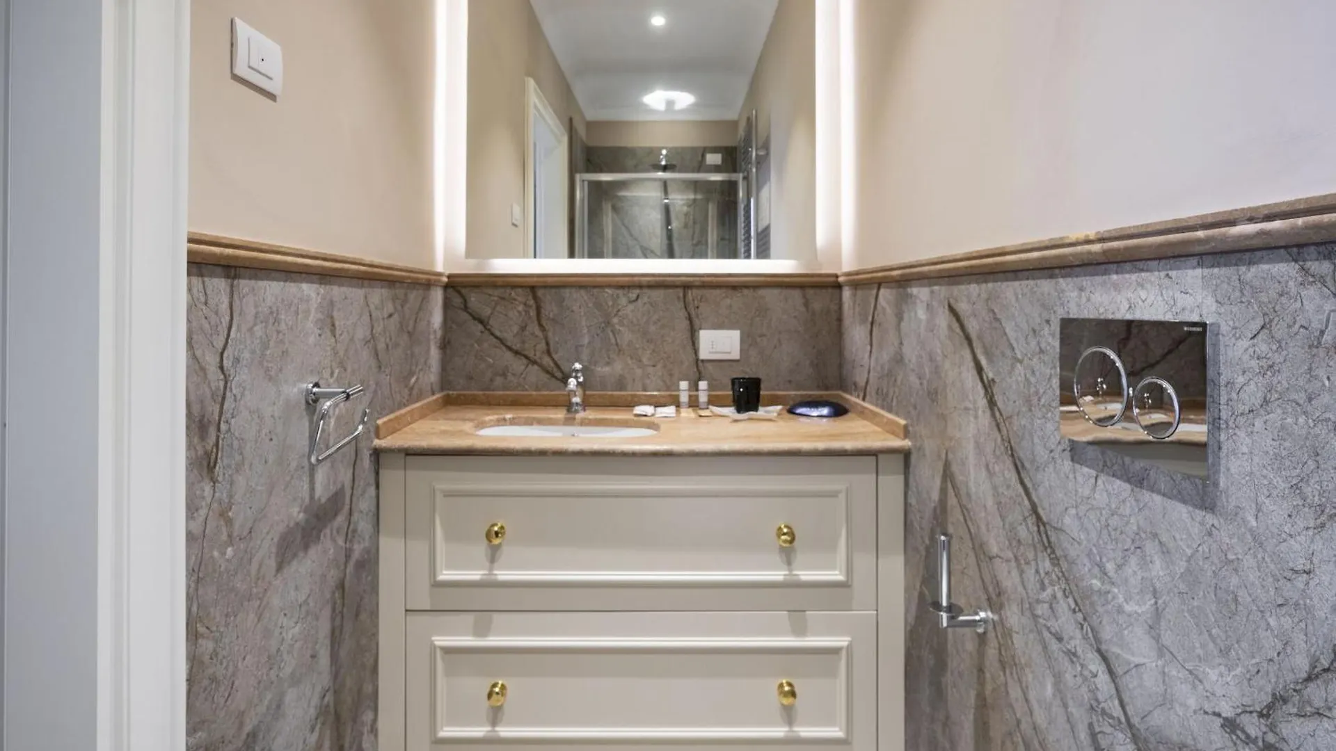 Albizi Penthouse Luxury Apartment In Florence By Palazzo Pazzi Vitali